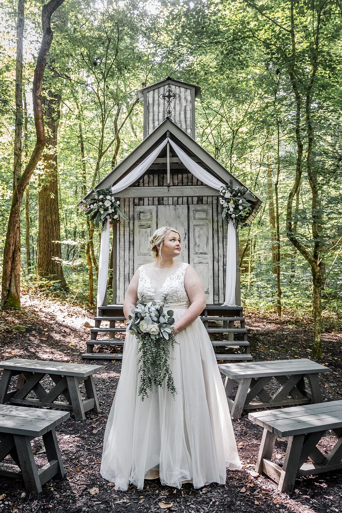 beautiful plus size bride and wedding chapel