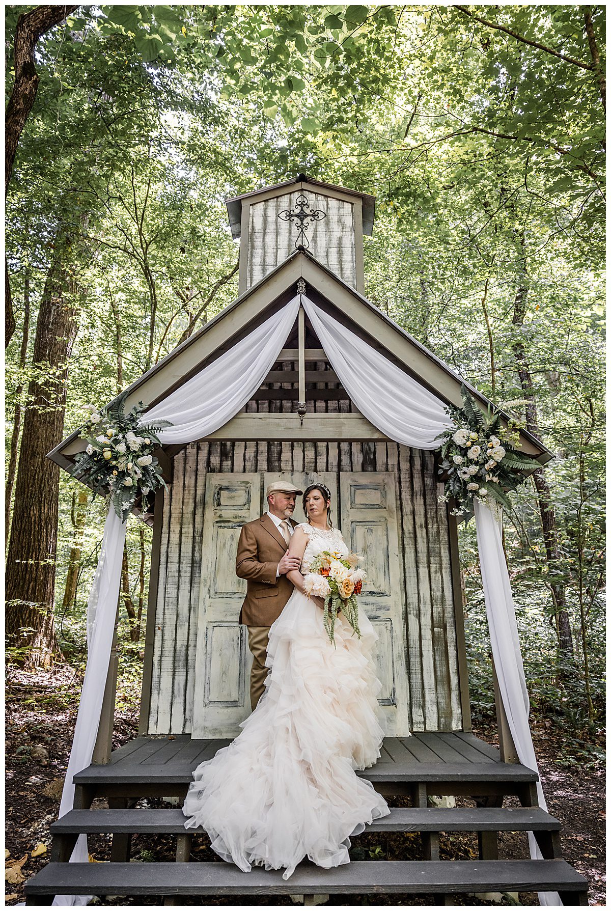 micro wedding in the forest