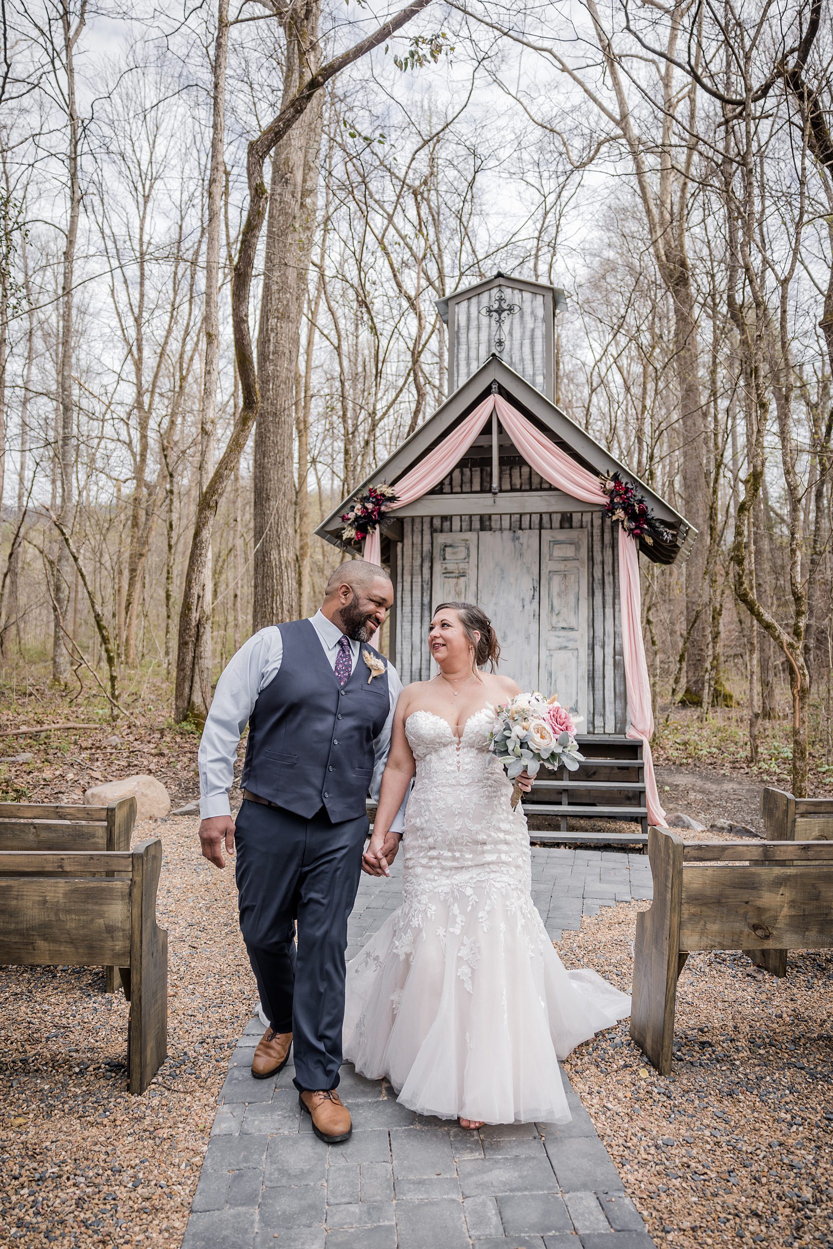 Spring Micro Wedding in the Hollow