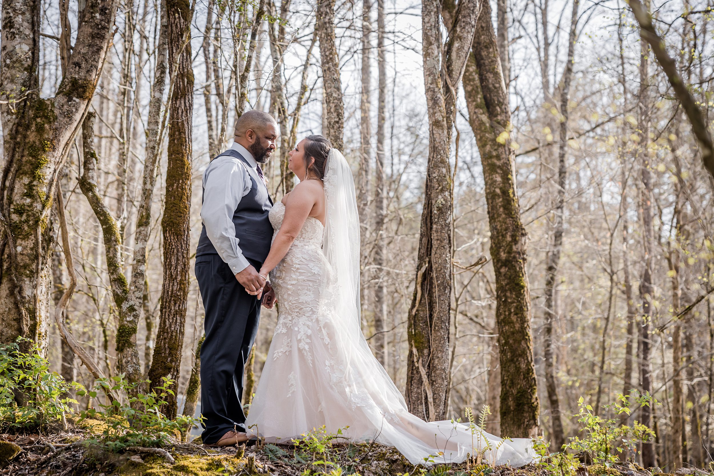 Spring Micro Wedding in the Hollow