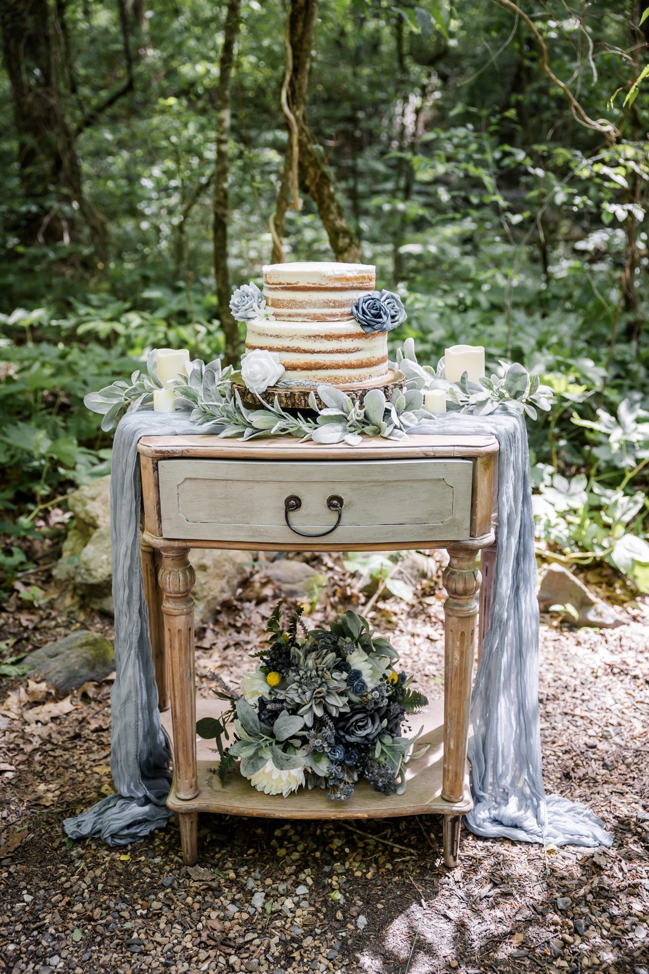 Woodsy simple cake table