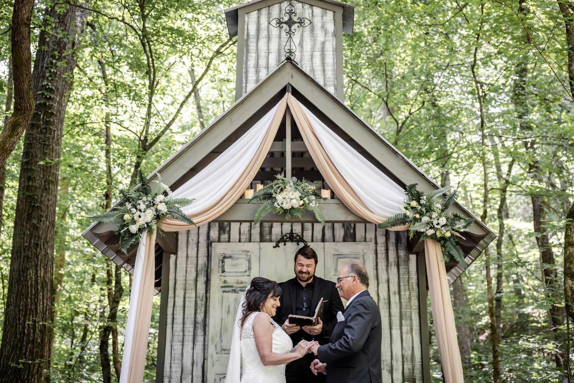 Blissful June Elopement in East Tennessee