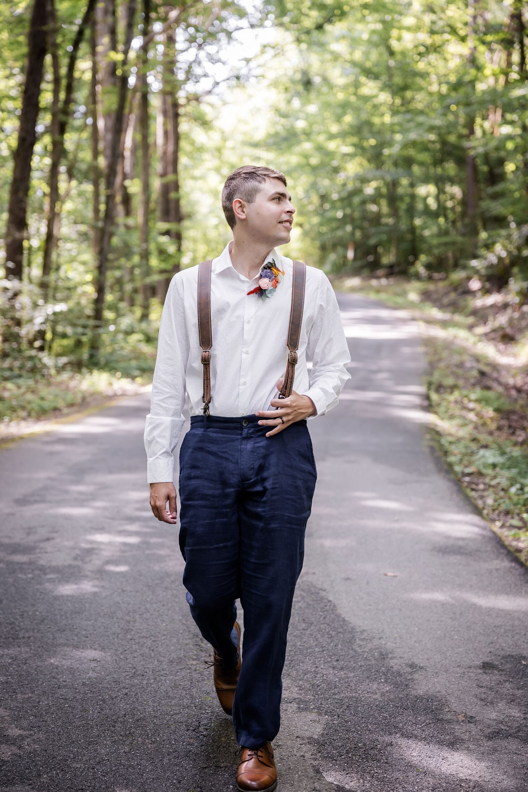 Woodsy groom portrait