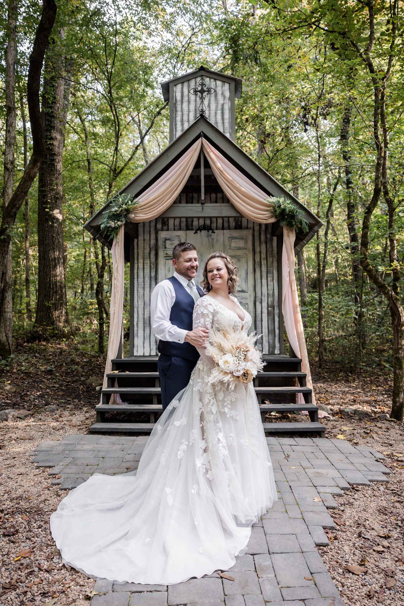 forest groom and bride portrait