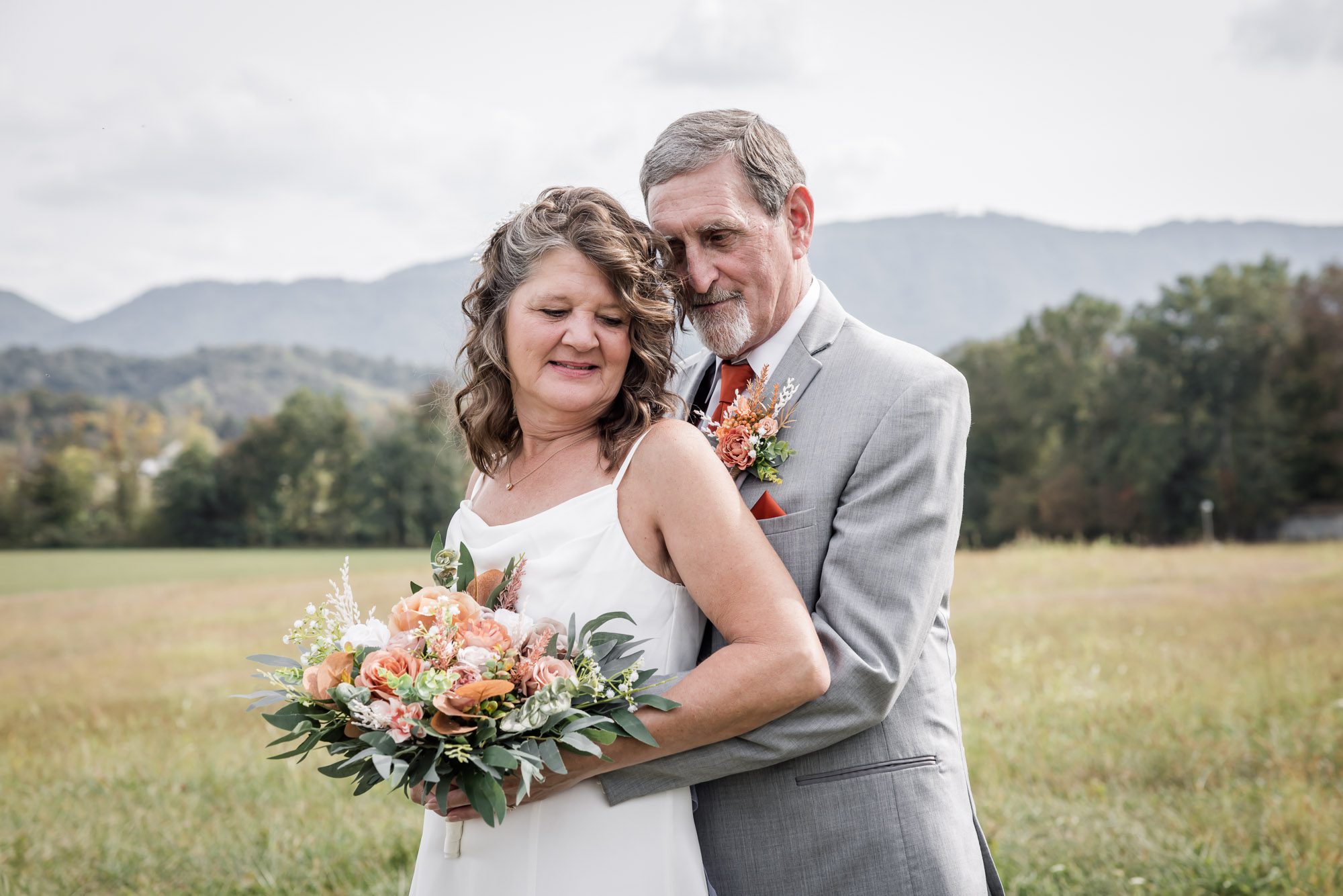 Outdoor bride and groom ceremony