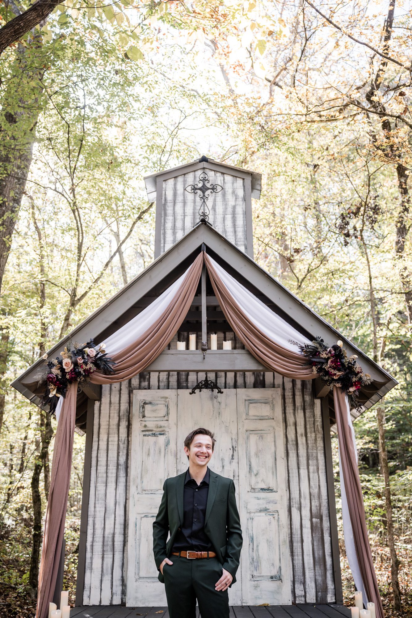 Woodsy groom portrait