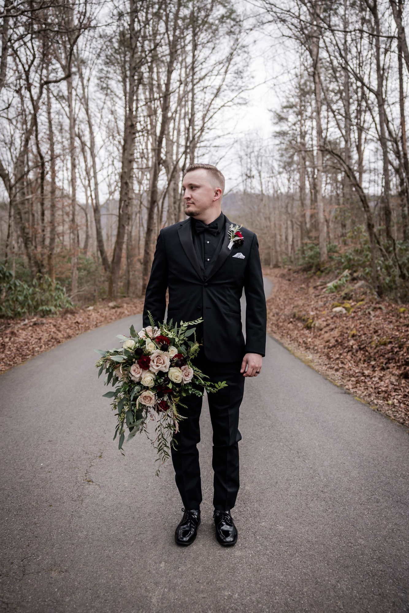 Woodsy groom portrait
