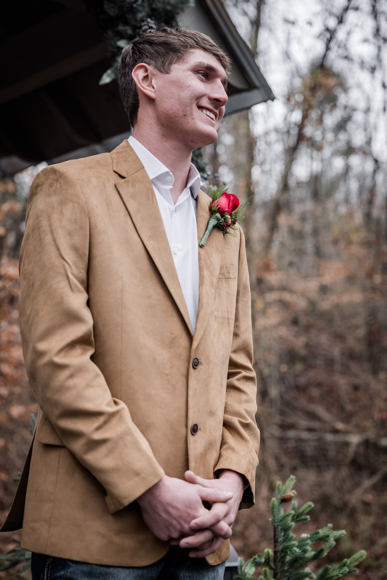 Outdoor groom's first Look