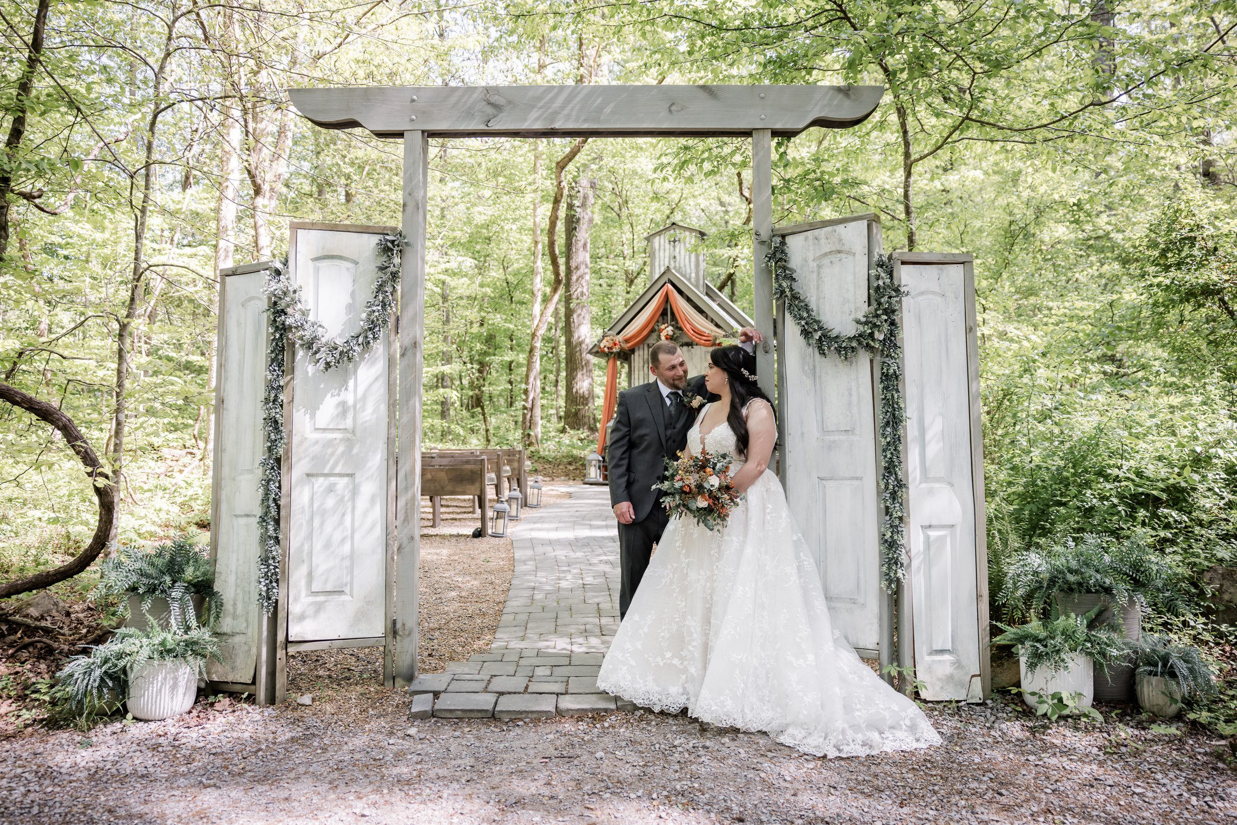 spring wedding in East Tennessee