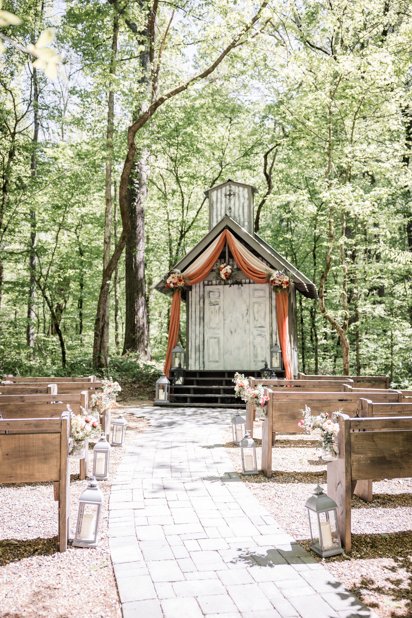 spring wedding in East Tennessee