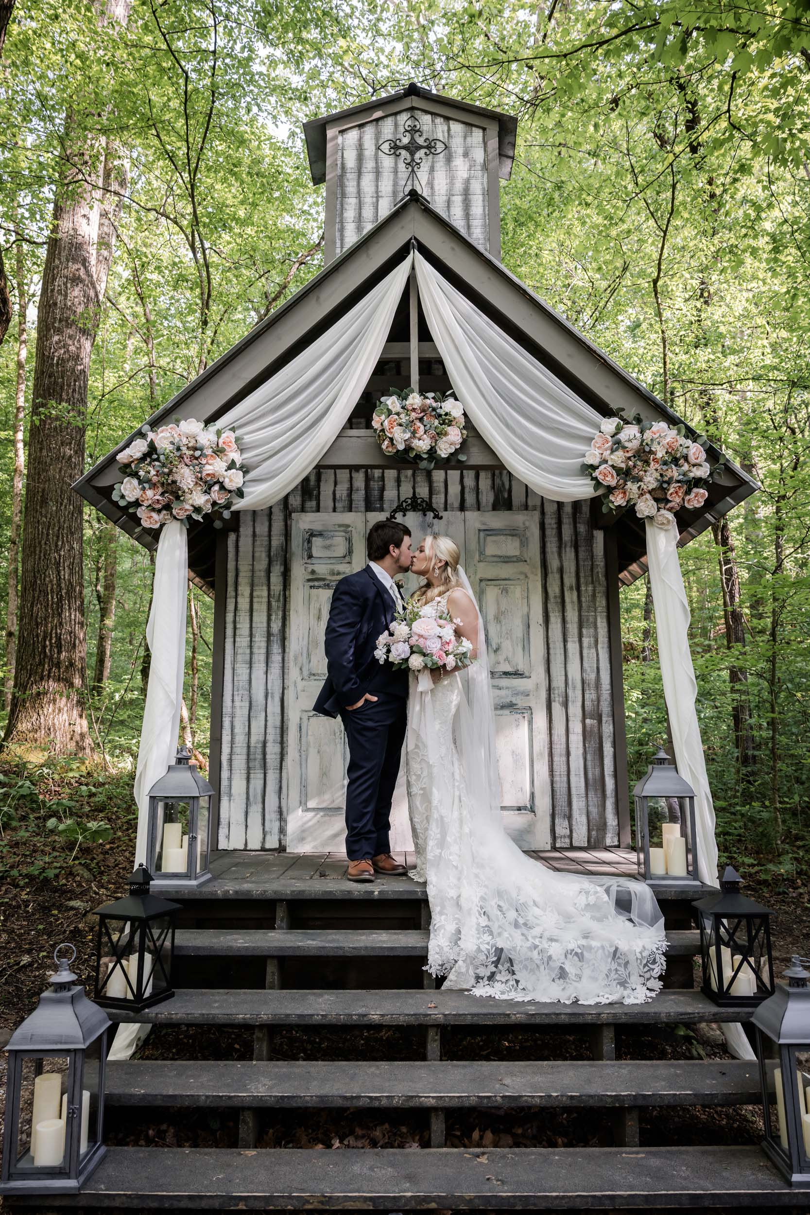 East Tennessee Spring Micro Wedding 