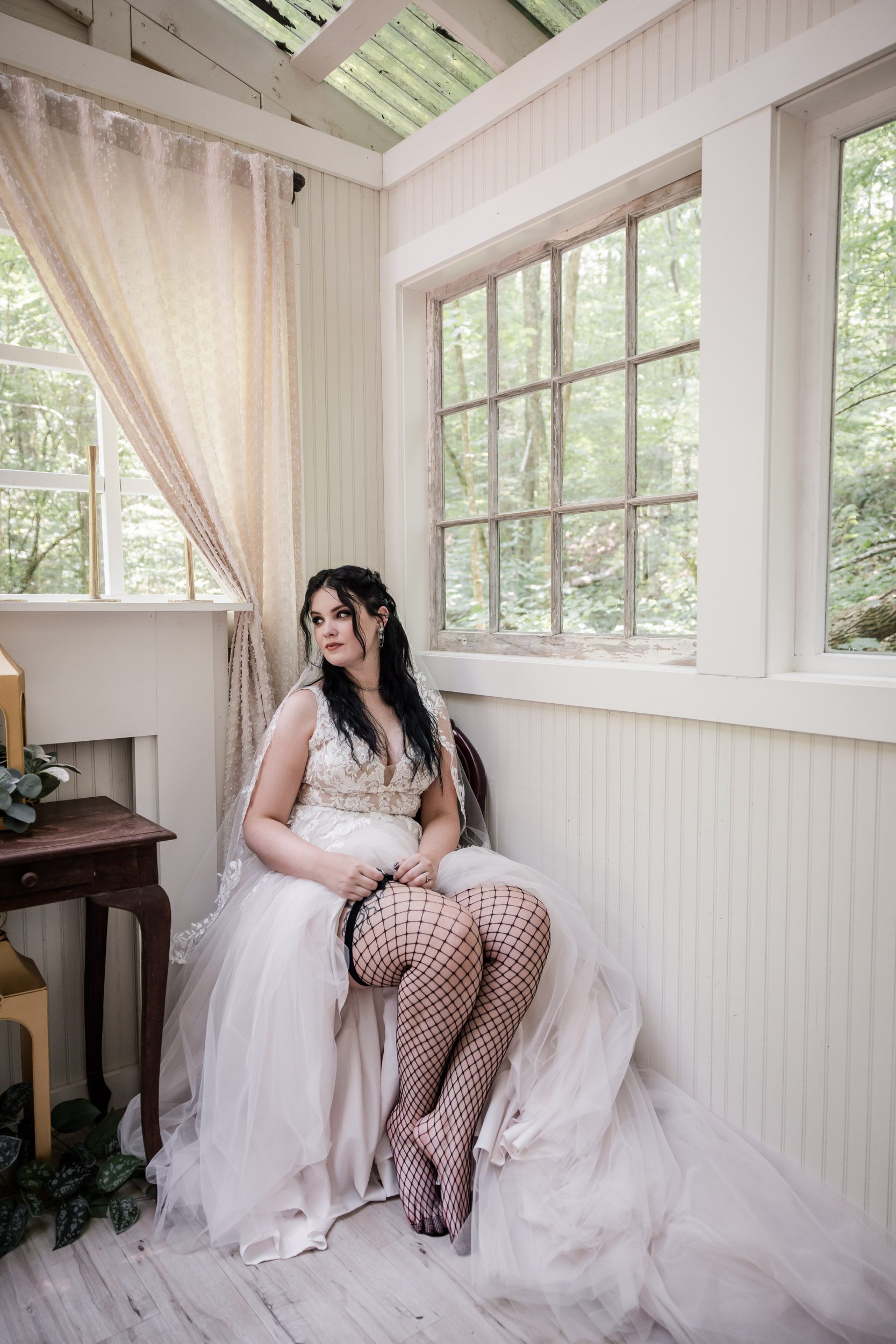Gothic Chic Micro Wedding 