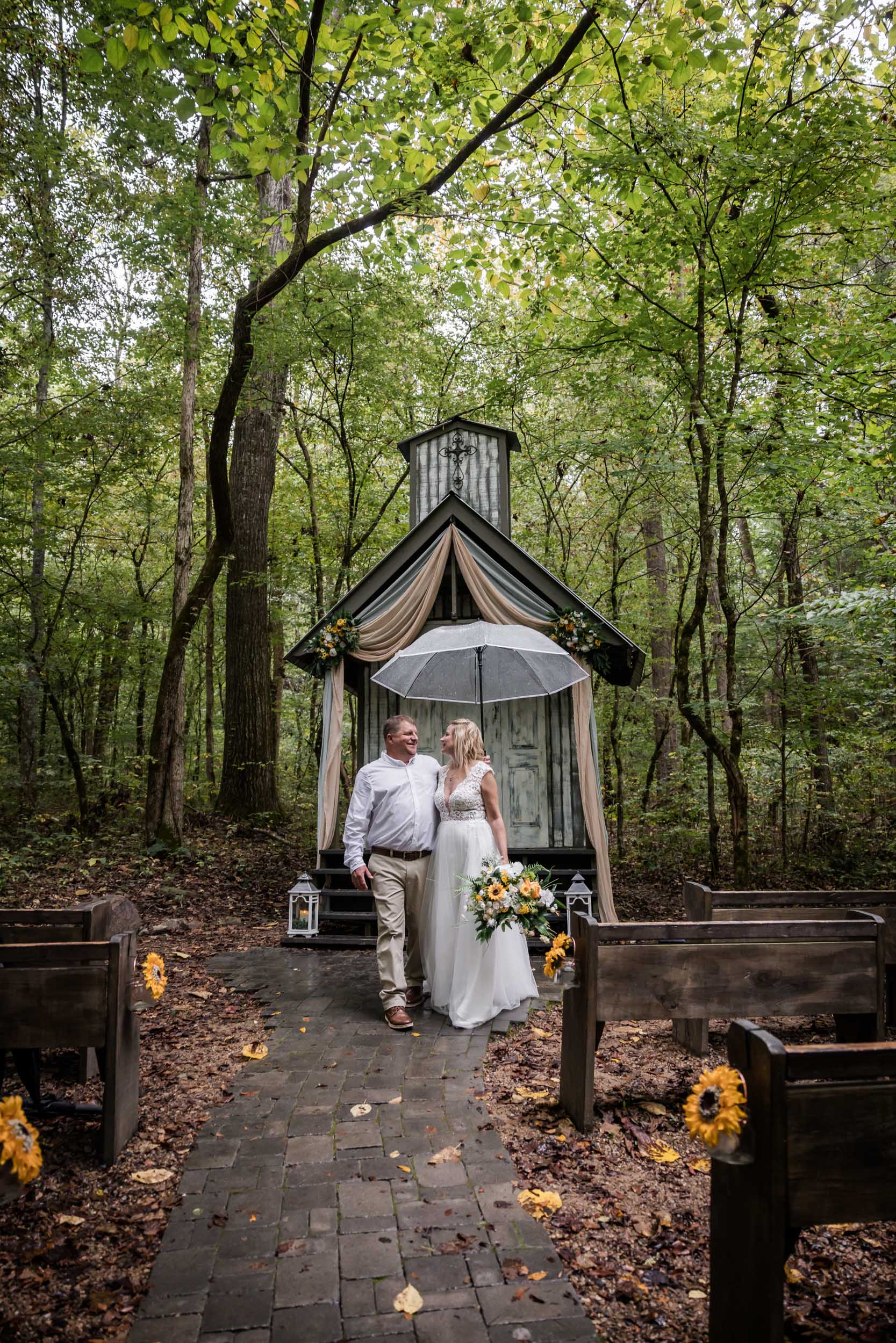 Rainy Day Wedding Photo Ideas 