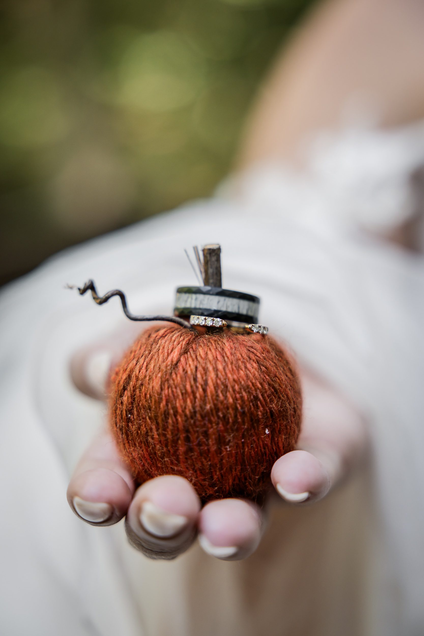 Fall Wedding Ring Photo Ideas 