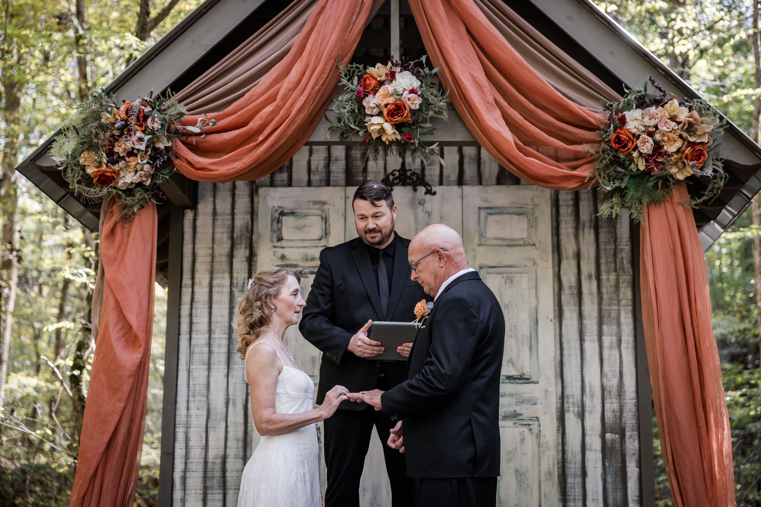 East Tennessee Wedding Photographer