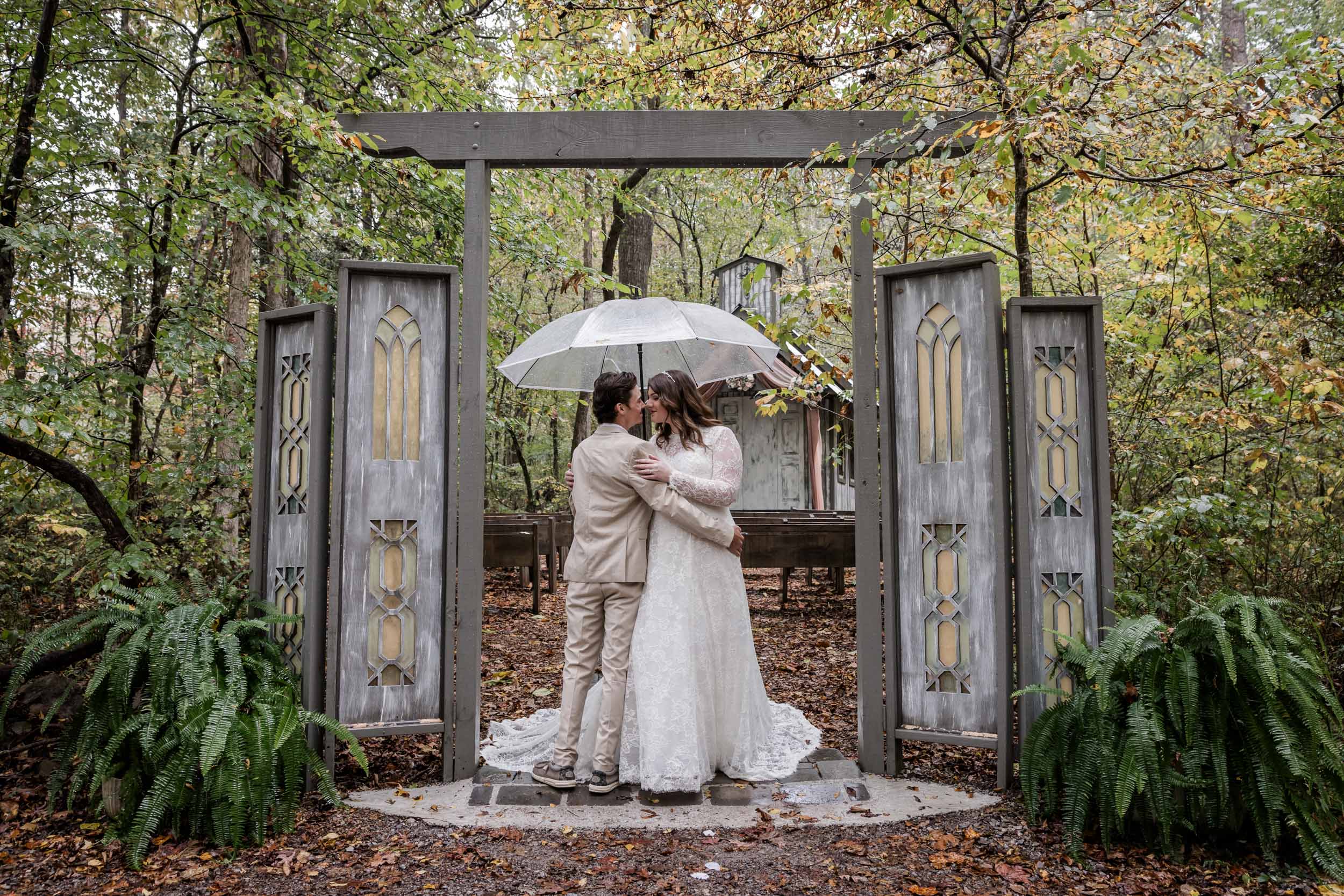 Rainy Couples Wedding Photo Ideas