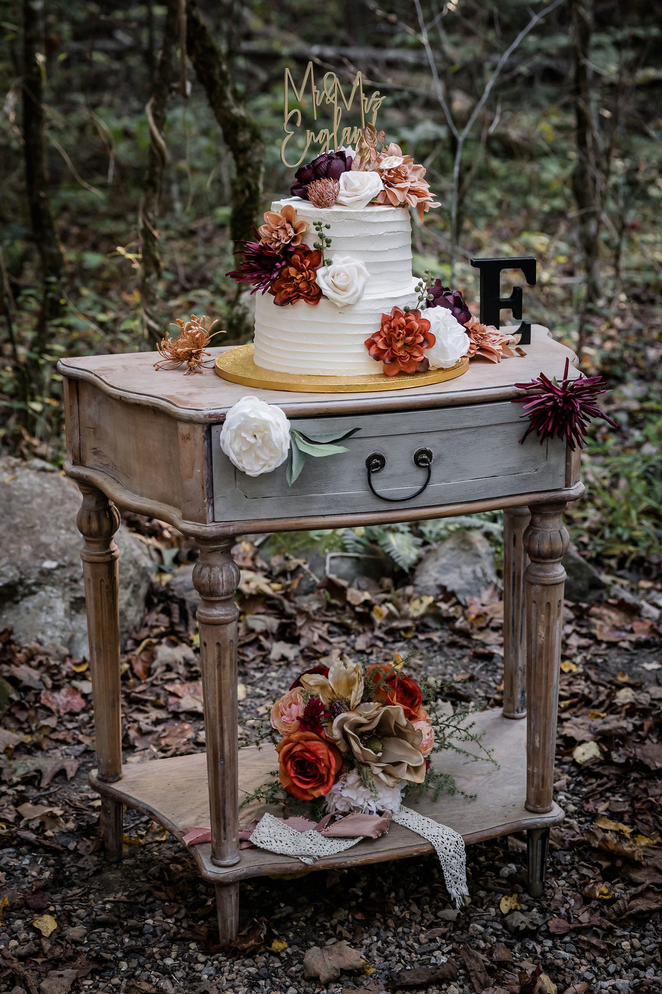 small wedding venue near gatlinburg cake table