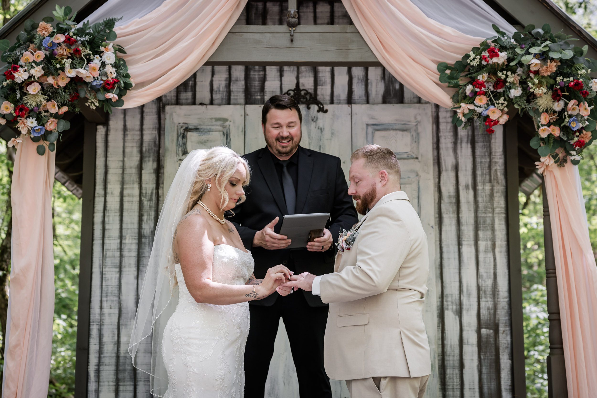 East Tennessee Bride and Groom 