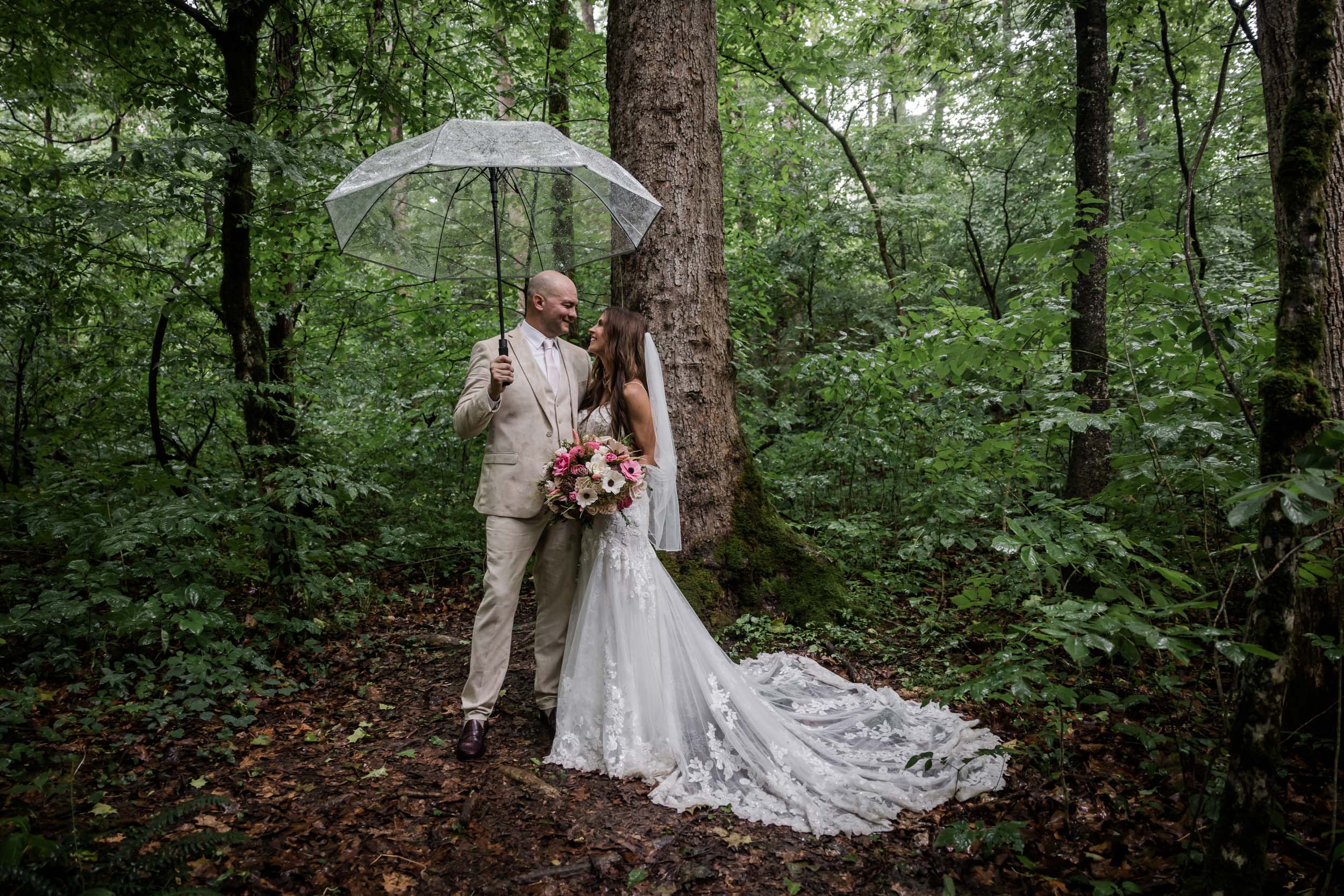 Rainy Hometown Micro Wedding 
