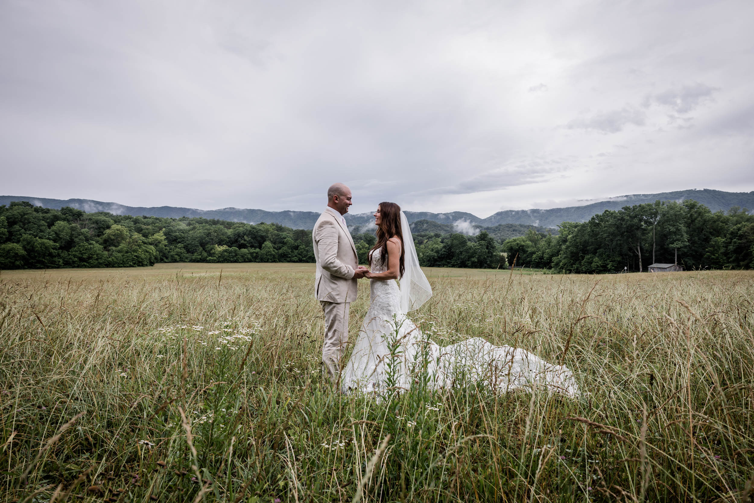 Rainy Hometown Micro Wedding 