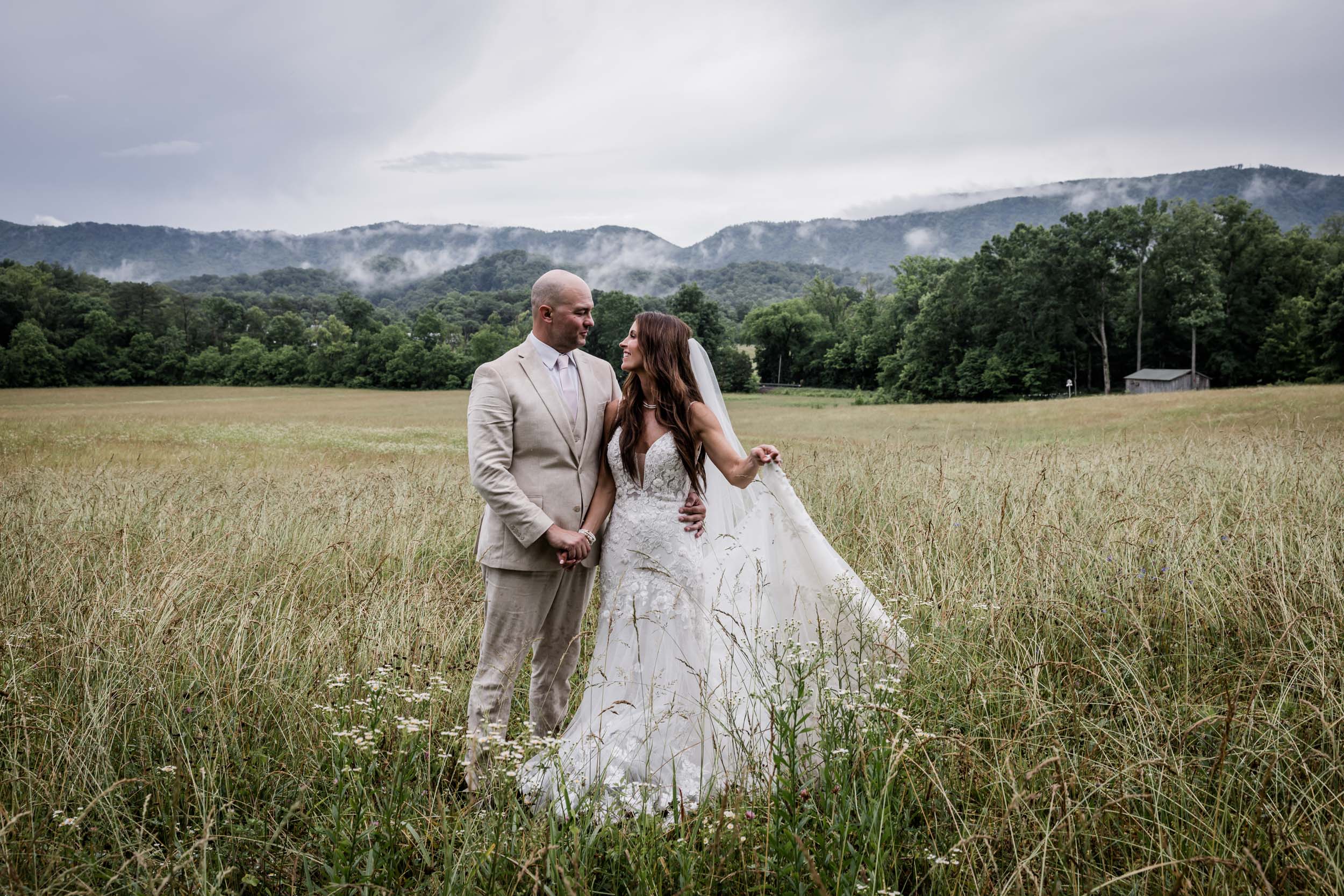 Rainy Hometown Micro Wedding 