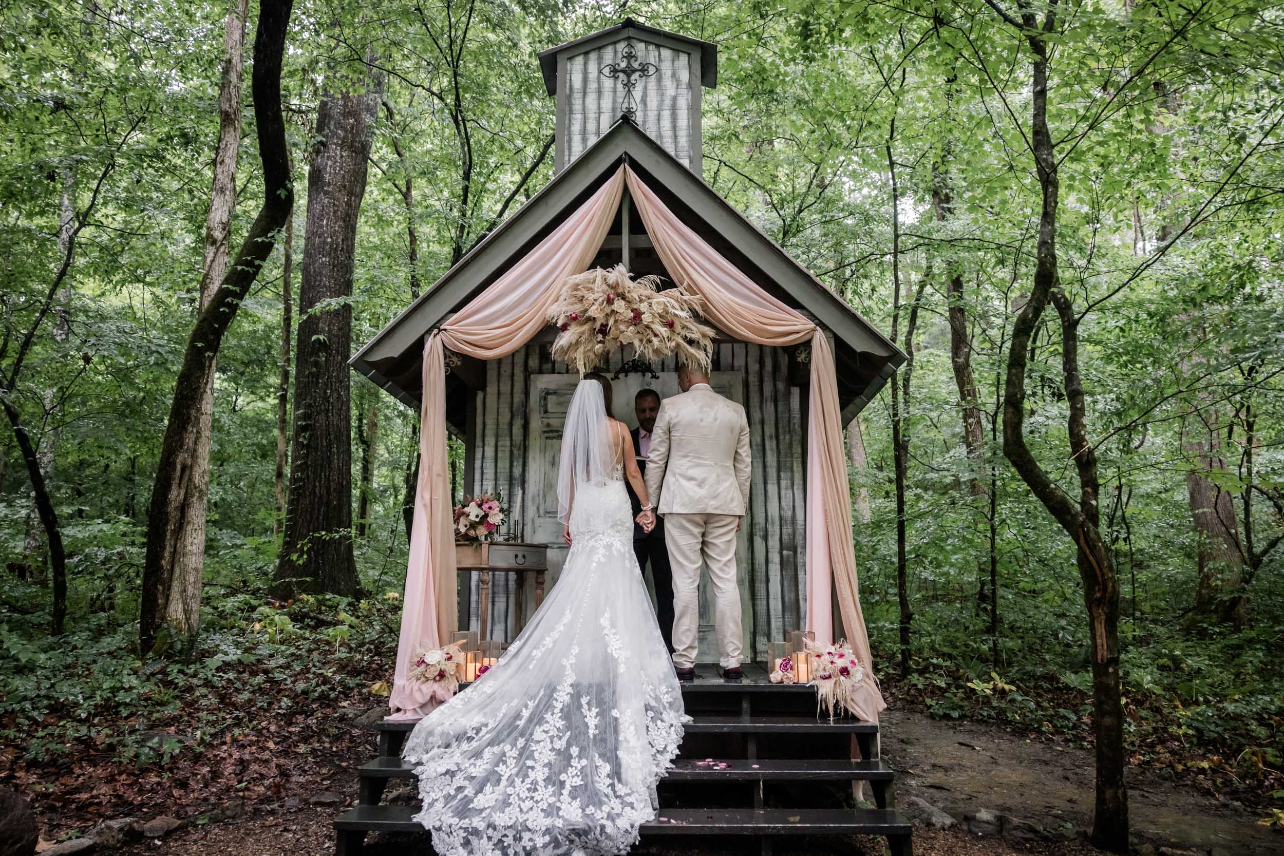Rainy Hometown Micro Wedding 