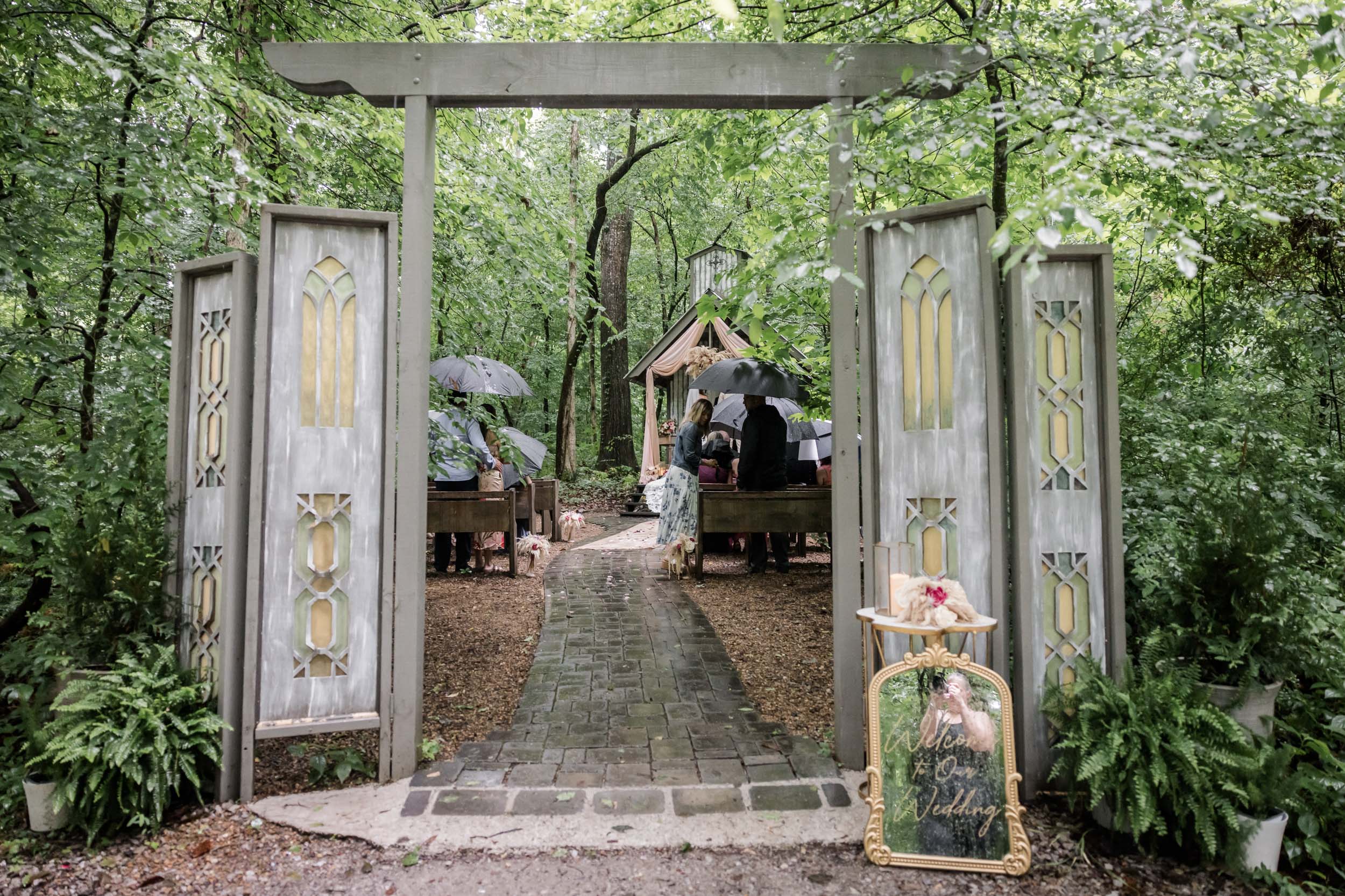 Rainy Hometown Micro Wedding 
