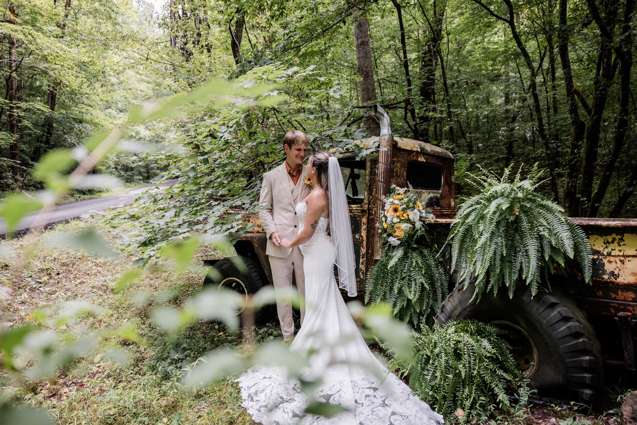 Jeep Truck Wedding Photo
