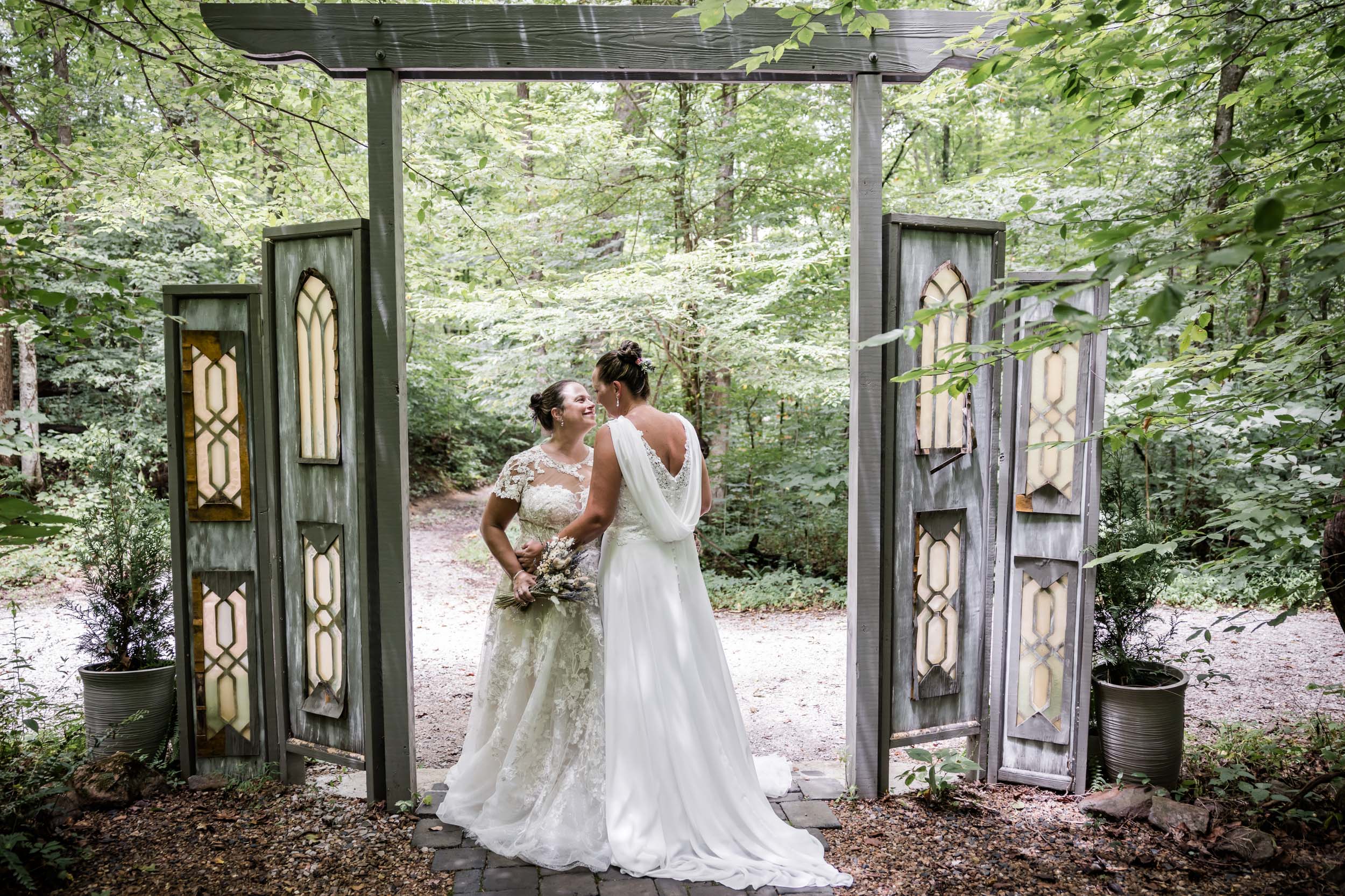 Two Brides Photo Ideas 