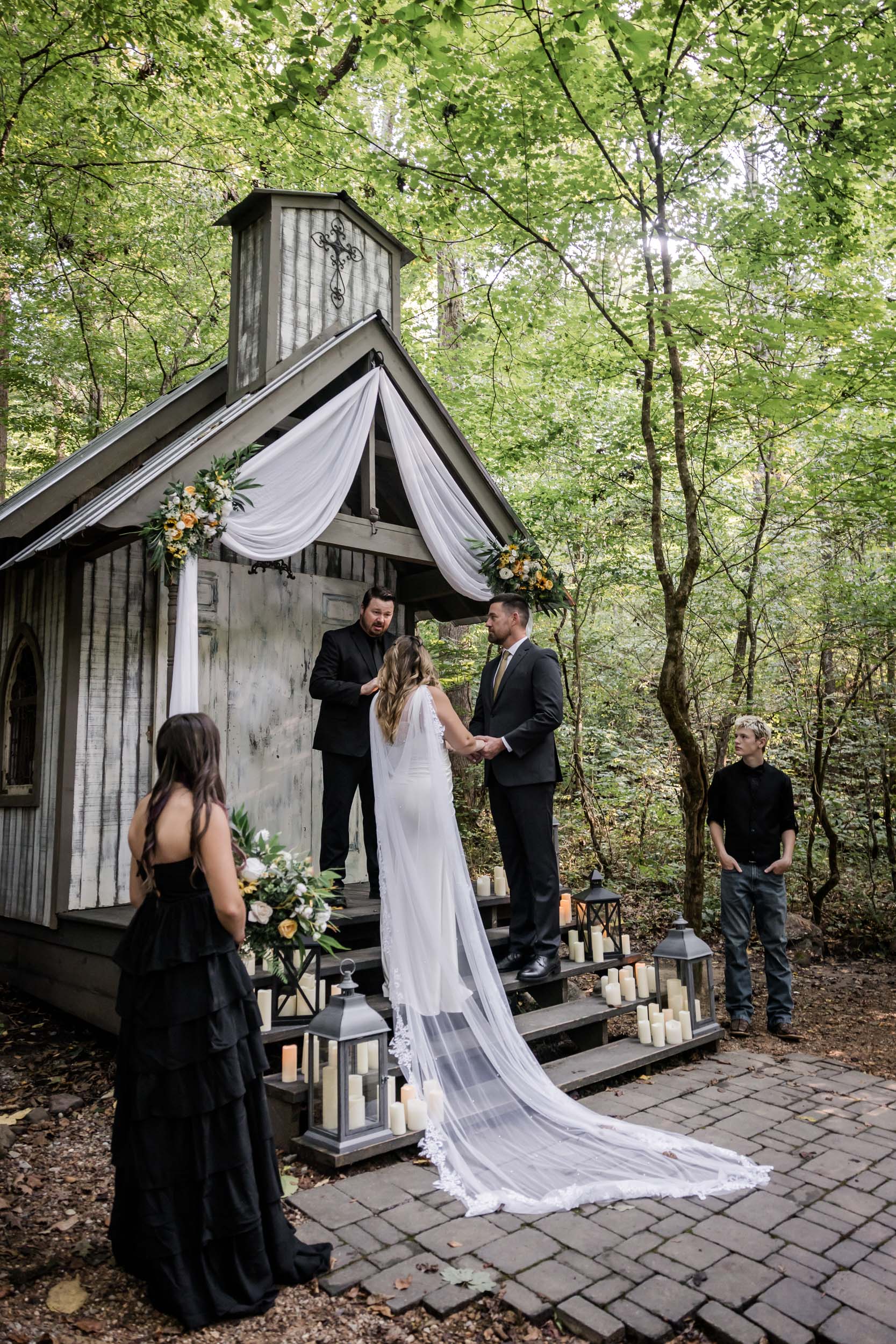 Little Wedding in the Woods 